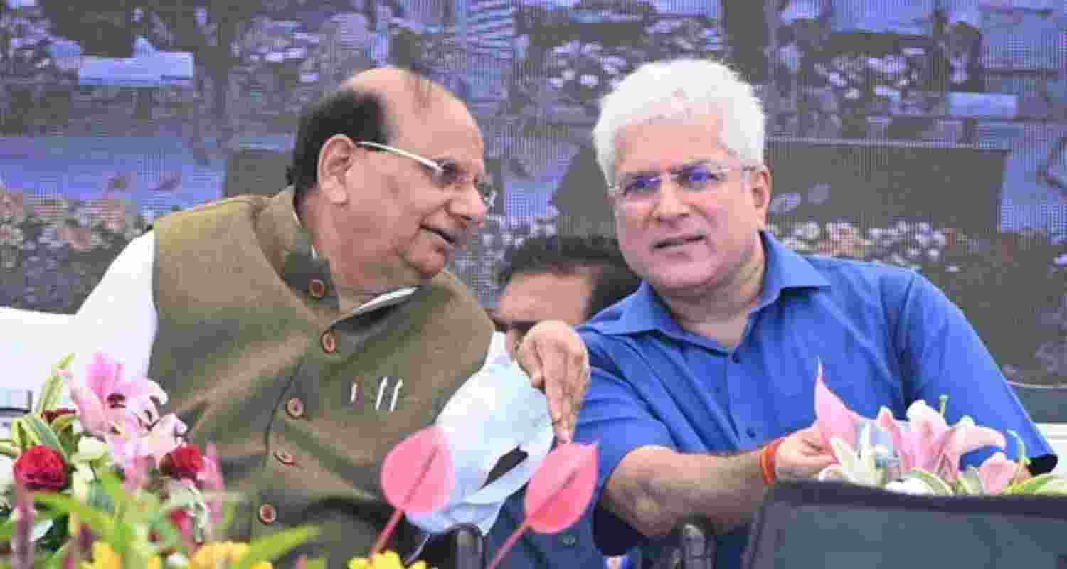 AAP Praises LG Saxena's Choice Of Elected Official Gahlot For Flag Hoisting. AAP Praises LG Saxena's Choice Of Elected Official Gahlot For Flag Hoisting.