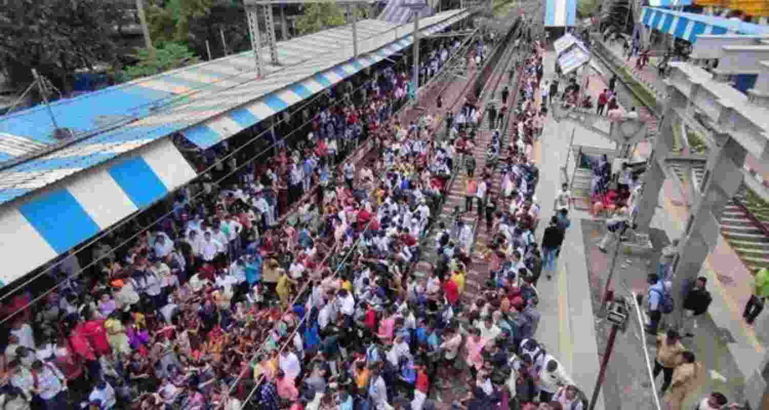 Maharashtra Minister Deepak Kesarkar Alleges CCTV Footage Missing in Assault Case. Maharashtra Minister Deepak Kesarkar Alleges CCTV Footage Missing in Assault Case.