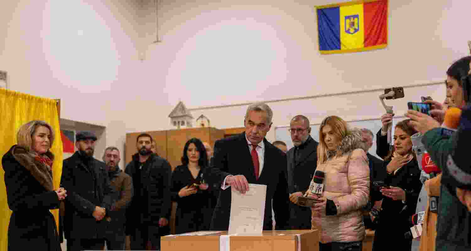 Major parties contest Romanian parliament elections amid presidential drama. Major parties contest Romanian parliament elections amid presidential drama.
