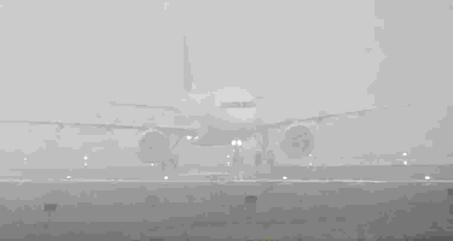 Dense fog delays flights and disrupts travel in Ranchi. Dense fog delays flights and disrupts travel in Ranchi.