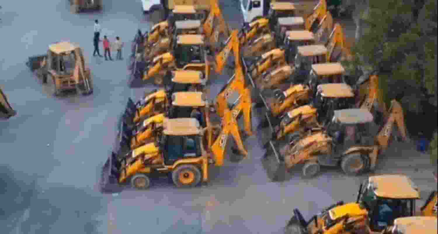 Biggest demolition drive in the history of Gujarat. Biggest demolition drive in the history of Gujarat.