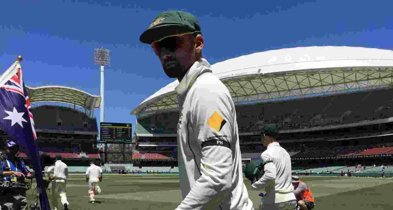 Australia player Steve Smith wearing a black armband to commemorate Philip Hughes. Image: X. Australia player Steve Smith wearing a black armband to commemorate Philip Hughes. Image: X.