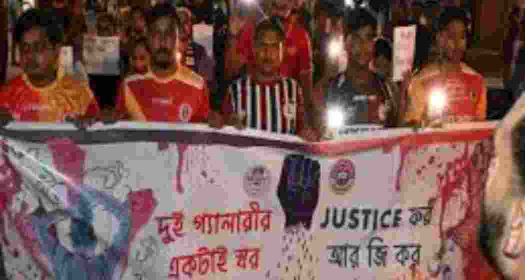 Supporters of arch-rivals East Bengal, Mohun Bagan gathered to Protest RG Kar rape case. Supporters of arch-rivals East Bengal, Mohun Bagan gathered to Protest RG Kar rape case.