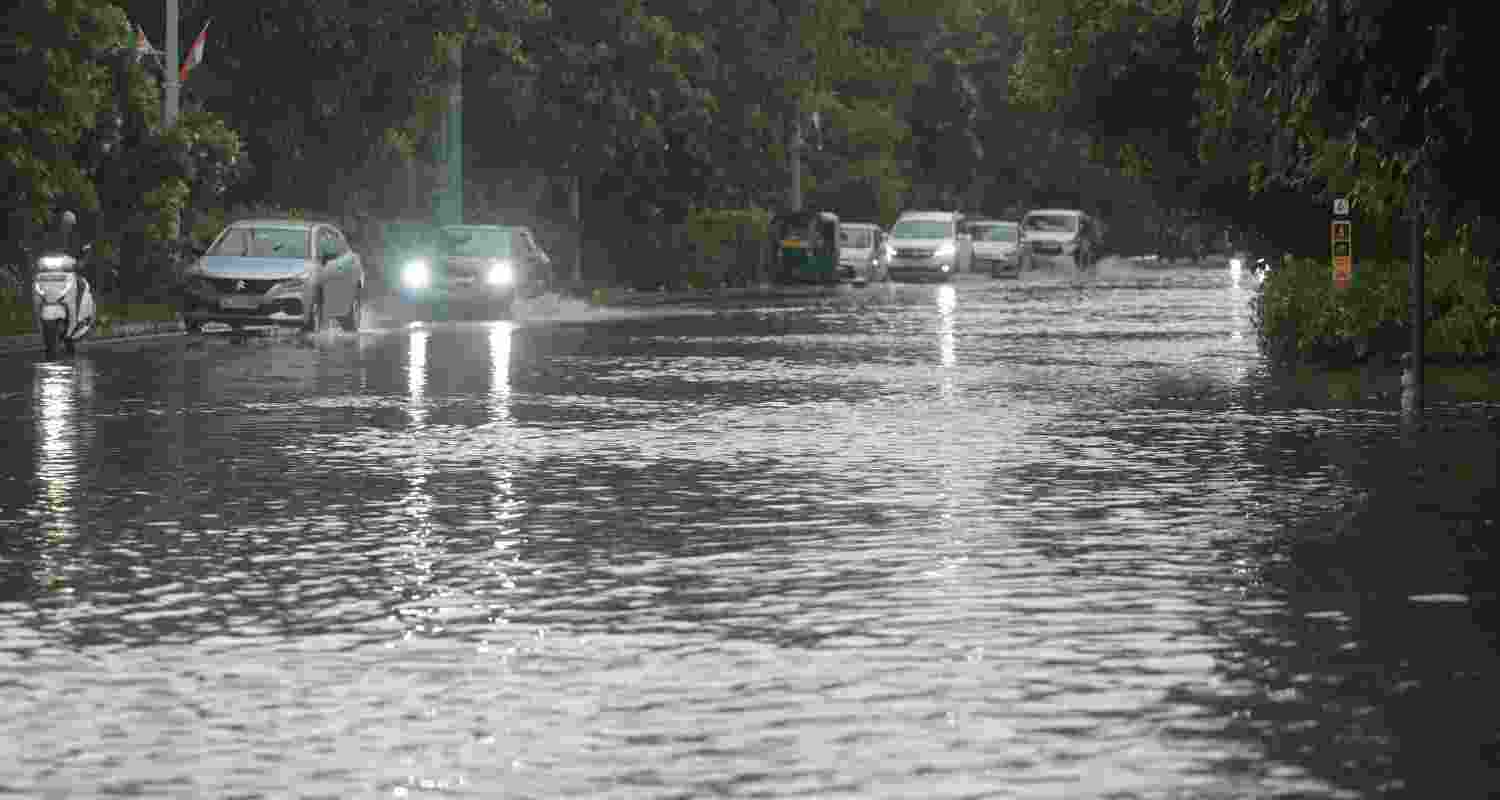 Heavy rains flood Delhi, cause traffic chaos Heavy rains flood Delhi, cause traffic chaos