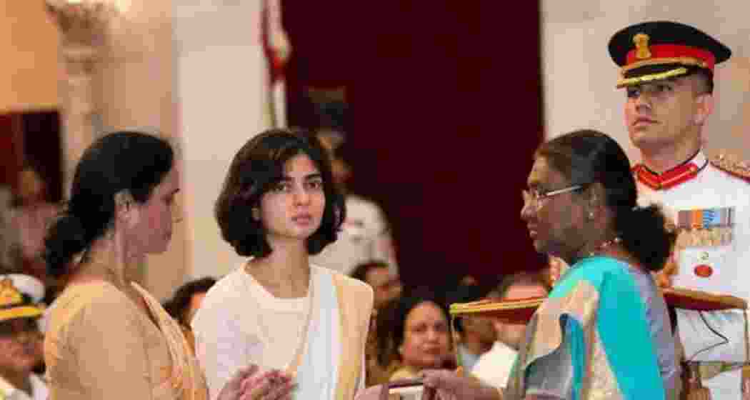 Smriti Singh and Manju Singh receive the posthumous Kirti Chakra for Captain Anshuman Singh from President Droupadi Murmu on July 5. Smriti Singh and Manju Singh receive the posthumous Kirti Chakra for Captain Anshuman Singh from President Droupadi Murmu on July 5.