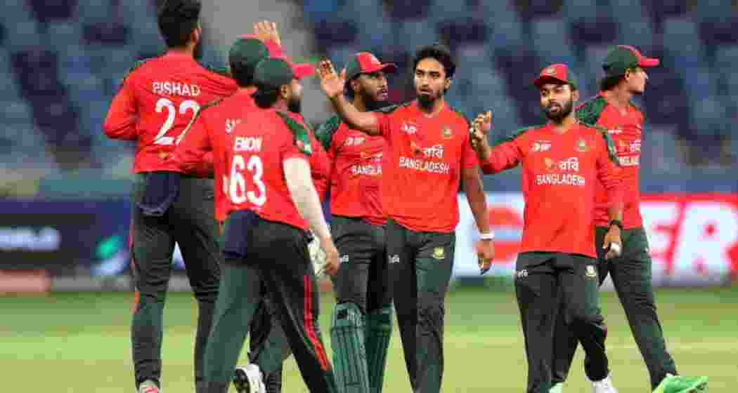 Bangladesh players confer on the field during a T20 match. Bangladesh players confer on the field during a T20 match.