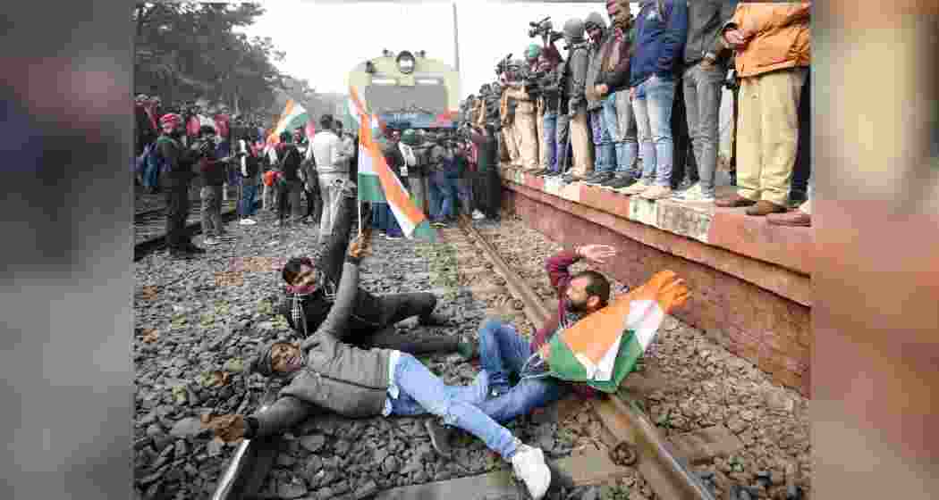 Students block railway tracks as they protest demanding the cancellation of the 70th Integrated Combined Competitive (Preliminary) Examination (CCE), 2024, conducted by the BPSC, over allegations of question paper leak, at Sachiwalay Halt railway station, in Patna on Friday, Jan. 3, 2025. Students block railway tracks as they protest demanding the cancellation of the 70th Integrated Combined Competitive (Preliminary) Examination (CCE), 2024, conducted by the BPSC, over allegations of question paper leak, at Sachiwalay Halt railway station, in Patna on Friday, Jan. 3, 2025.