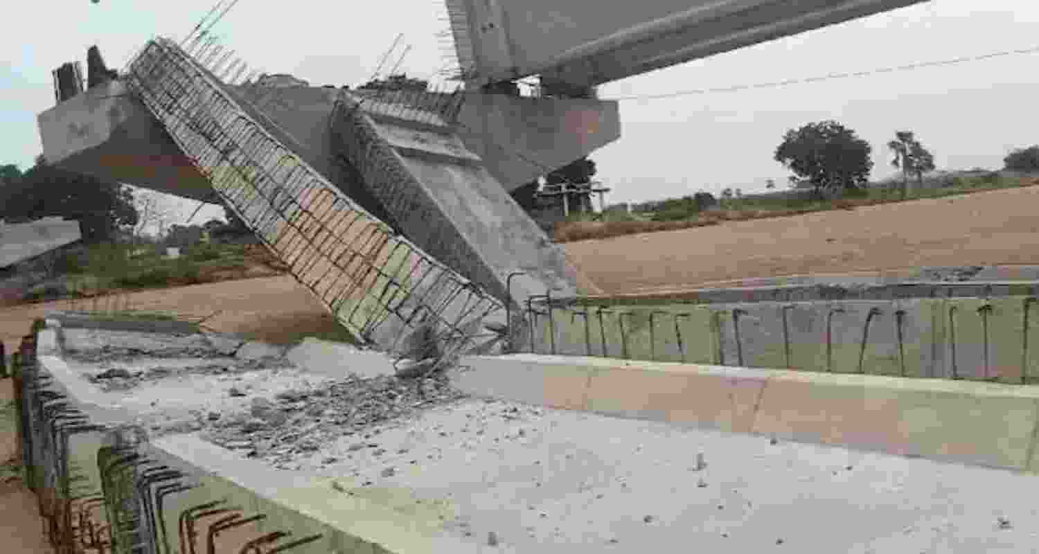 Two concrete girders, from a set of five bridging two pillars 100 feet apart, collapsed at 9:45 pm due to strong winds, raising stability concerns for the rest. Two concrete girders, from a set of five bridging two pillars 100 feet apart, collapsed at 9:45 pm due to strong winds, raising stability concerns for the rest.