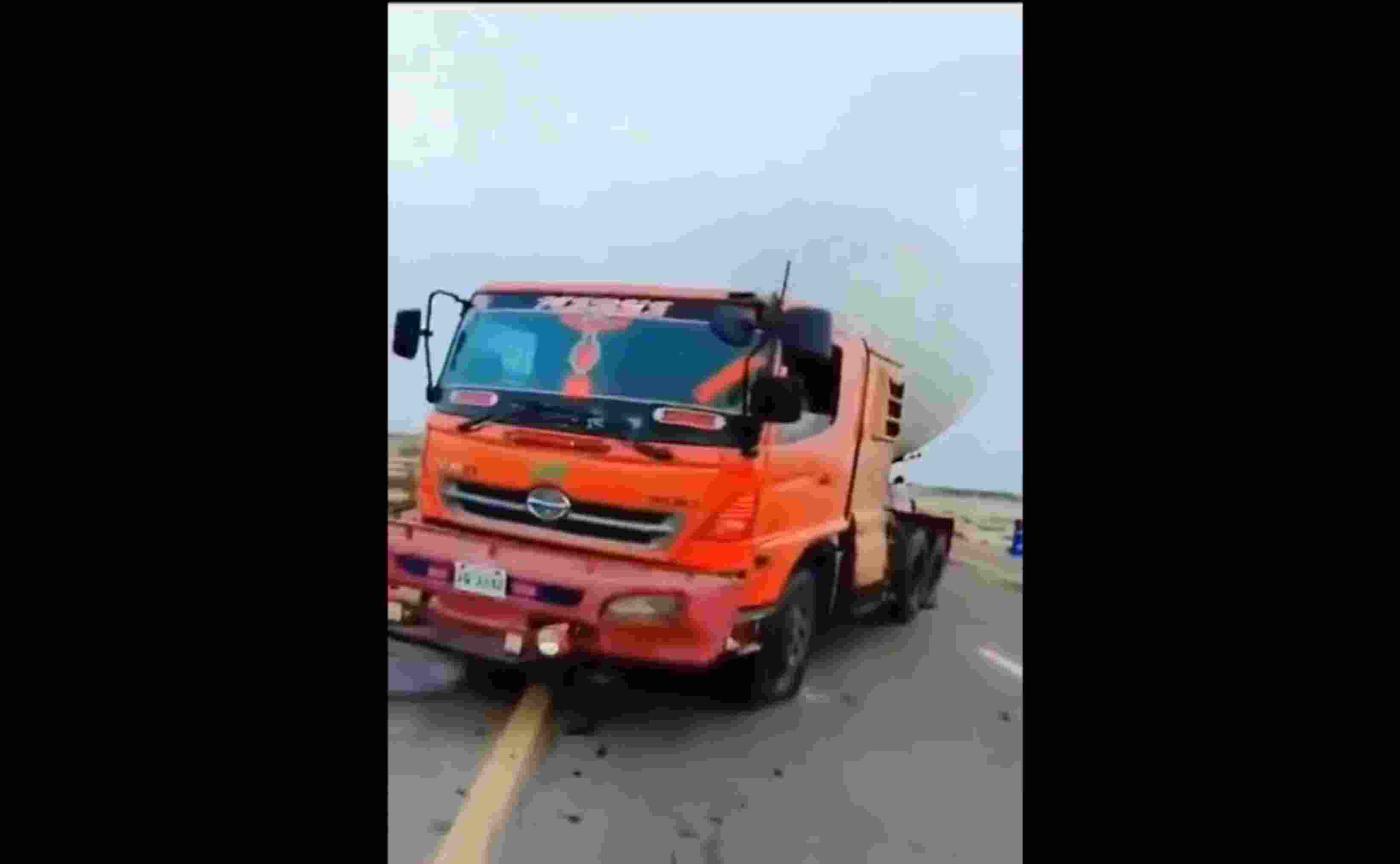 At least 33 people have been killed in Balochistan's Musakhel district after militants forcibly offloaded passengers from trucks and buses and later executed them after checking their identities on Monday, officials said. At least 33 people have been killed in Balochistan's Musakhel district after militants forcibly offloaded passengers from trucks and buses and later executed them after checking their identities on Monday, officials said.