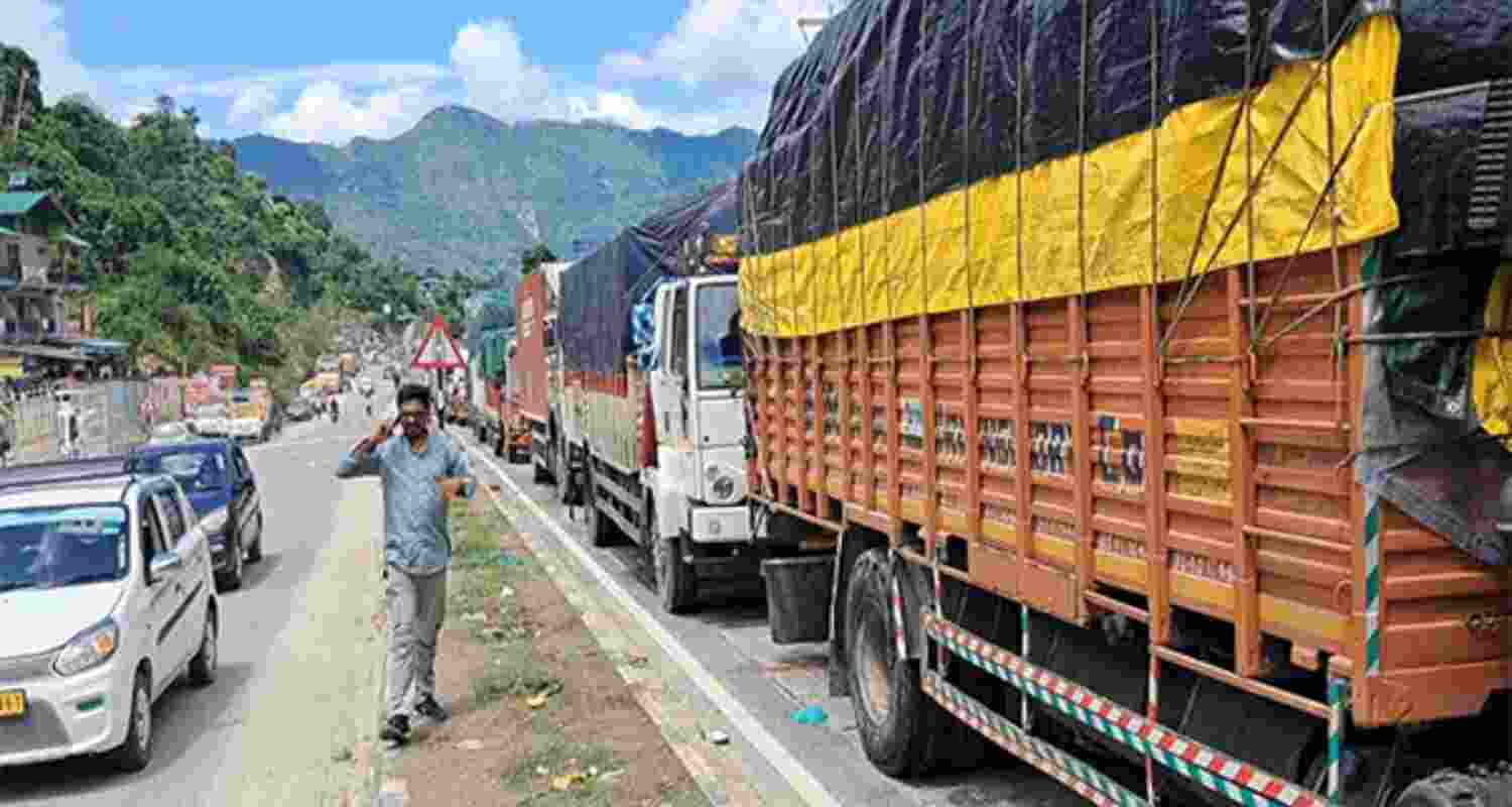 The highway has remained shut due to several landslides since August 26, following monsoon rains, flash floods, and landslides. It was reopened on August 30 for a few hours but closed again the next day. In total, the highway has been closed for 15 days. The highway has remained shut due to several landslides since August 26, following monsoon rains, flash floods, and landslides. It was reopened on August 30 for a few hours but closed again the next day. In total, the highway has been closed for 15 days.