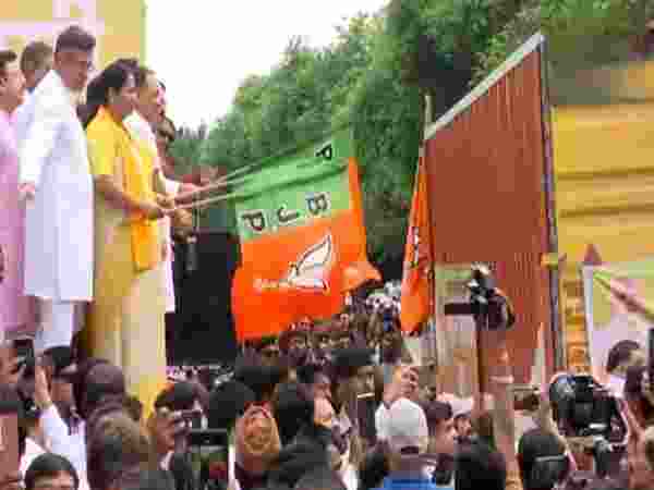 Delhi govt dispatches relief material for Punjab flood victims Delhi govt dispatches relief material for Punjab flood victims