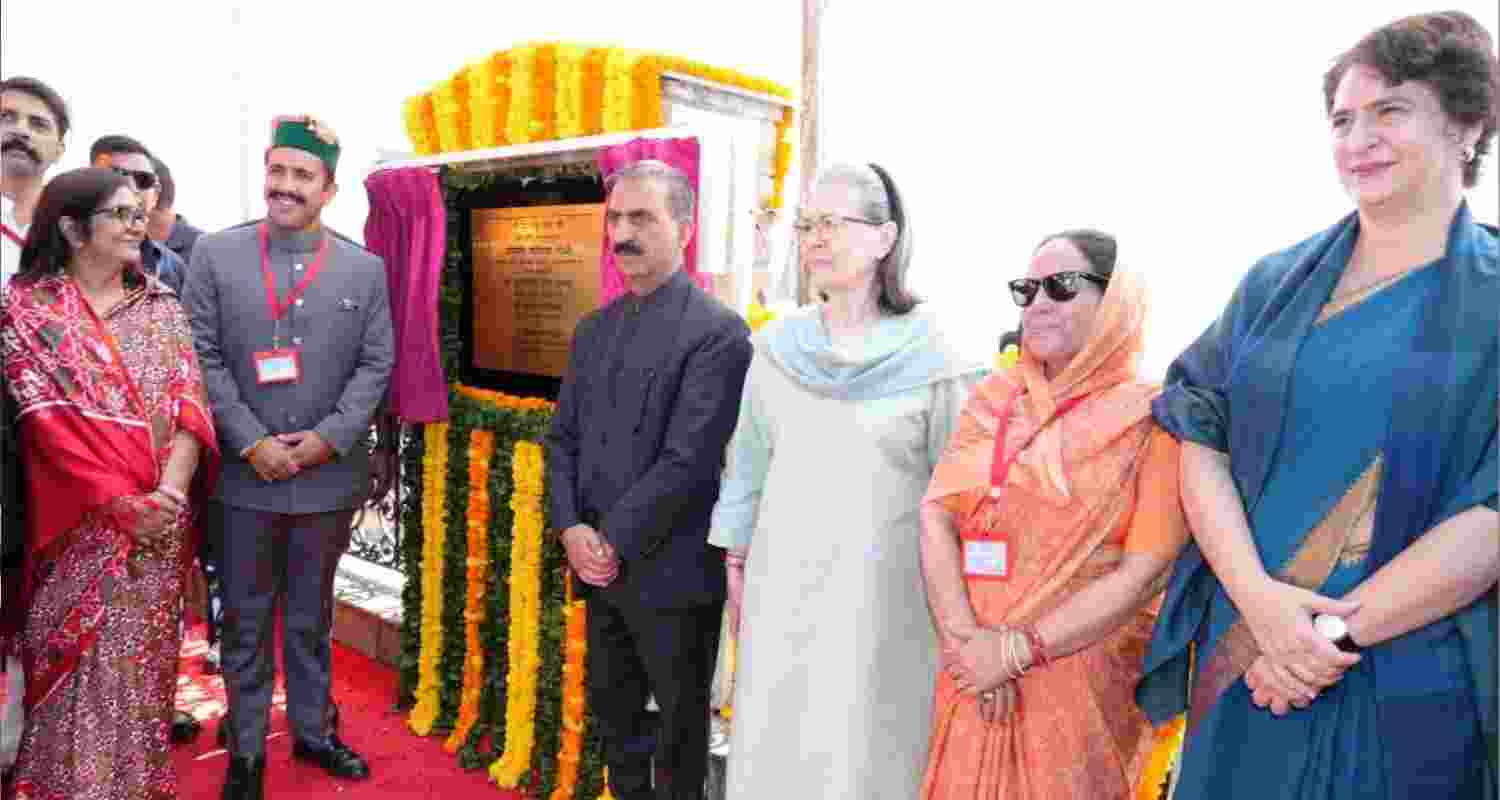 Sonia Gandhi, Priyanka Gandhi and other leaders during the unveiling of the statue of Virbhadra Singh in Shimla on Monday. Sonia Gandhi, Priyanka Gandhi and other leaders during the unveiling of the statue of Virbhadra Singh in Shimla on Monday.