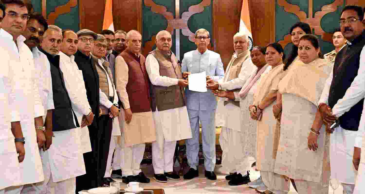 Congress leaders submit memorandum to Governor. Congress leaders submit memorandum to Governor.