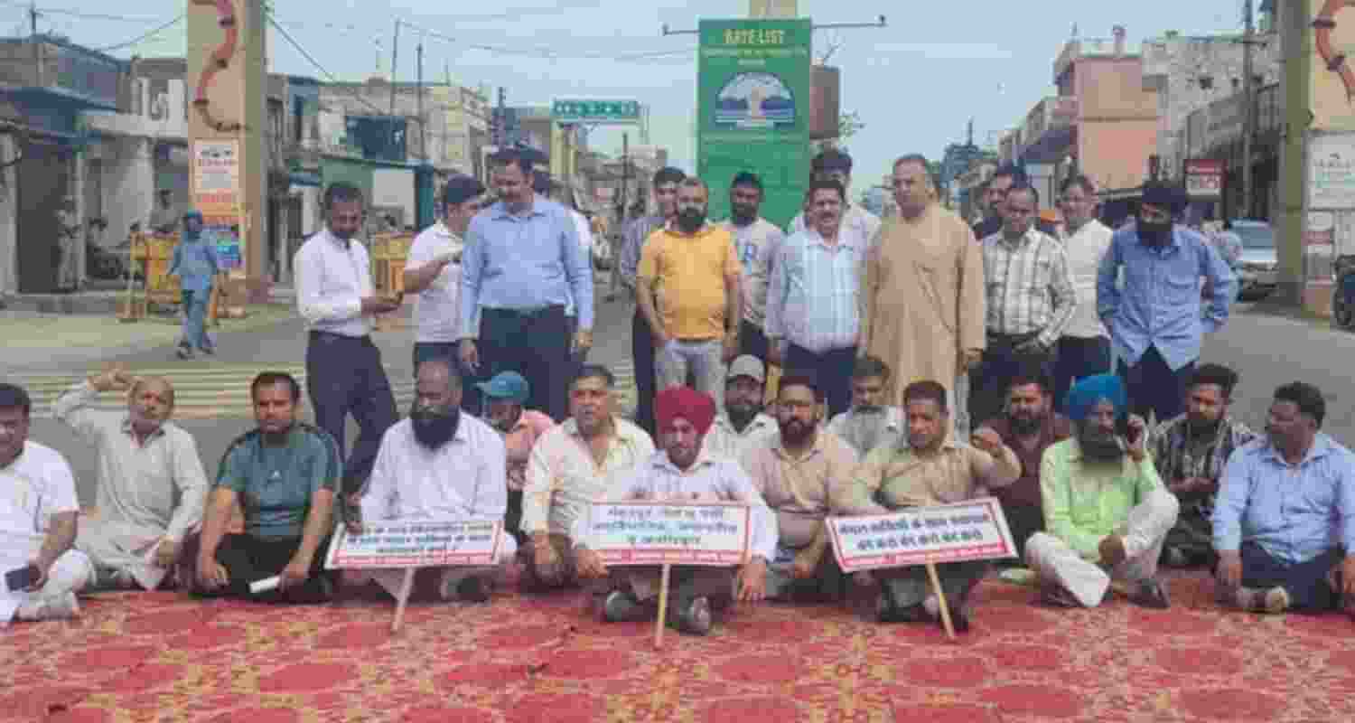 Demonstrators block Una–Chandigarh NH during protest against entry tax hike. Demonstrators block Una–Chandigarh NH during protest against entry tax hike.