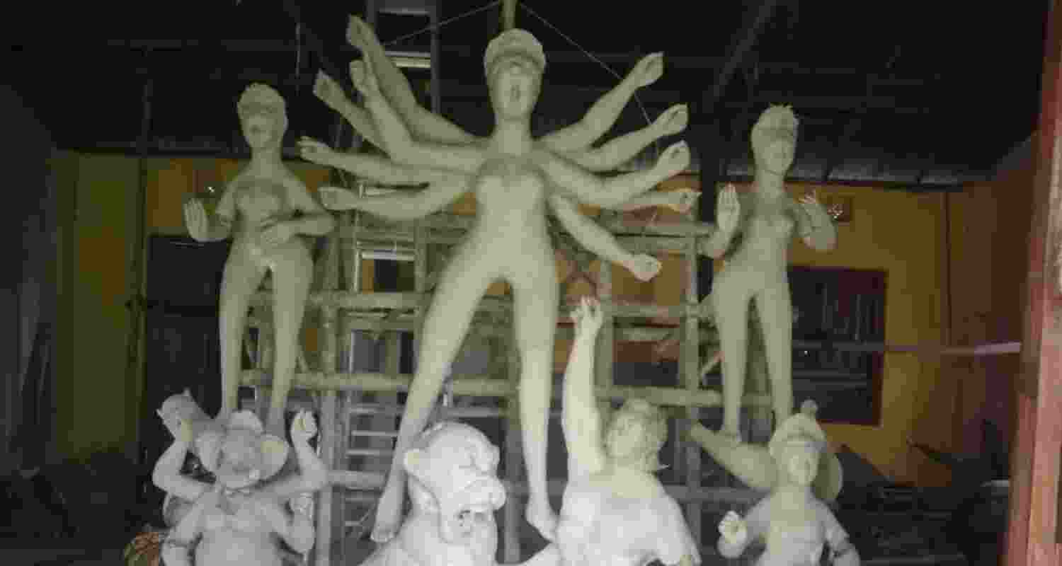 Chowdhurys’ 115-yr-old Durga Puja still bears soil of Bangladesh Chowdhurys’ 115-yr-old Durga Puja still bears soil of Bangladesh