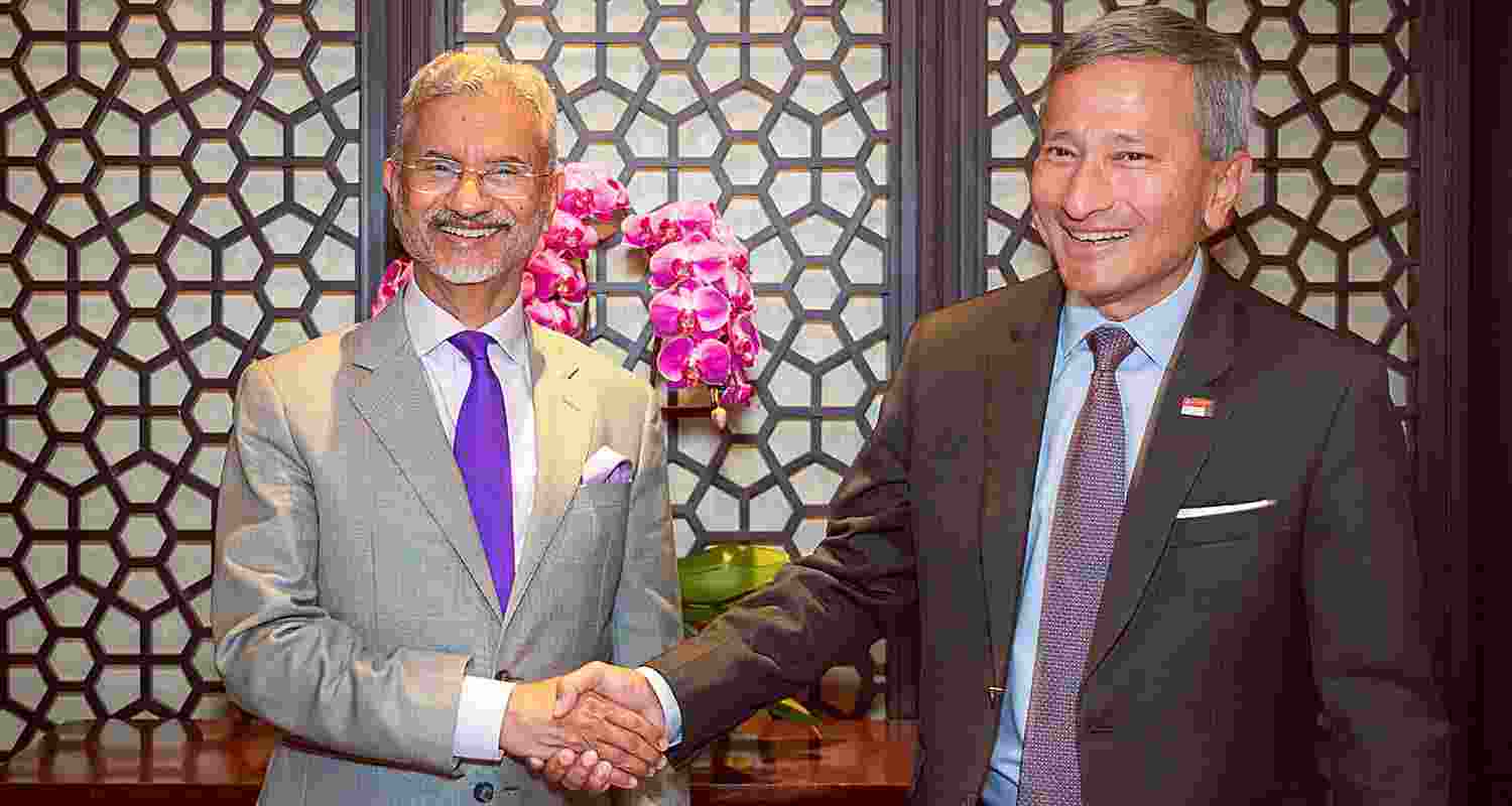 Jaishankar is on a three-day visit to Singapore and reached here on Saturday. He addressed the Indian diaspora on Sunday and met with investors on Saturday. Jaishankar is on a three-day visit to Singapore and reached here on Saturday. He addressed the Indian diaspora on Sunday and met with investors on Saturday.