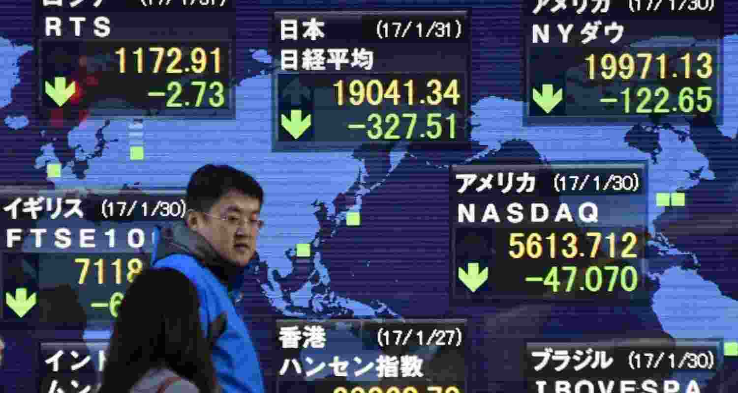 While the Chinese markets were less affected, US futures were mixed, and oil prices also fell While the Chinese markets were less affected, US futures were mixed, and oil prices also fell