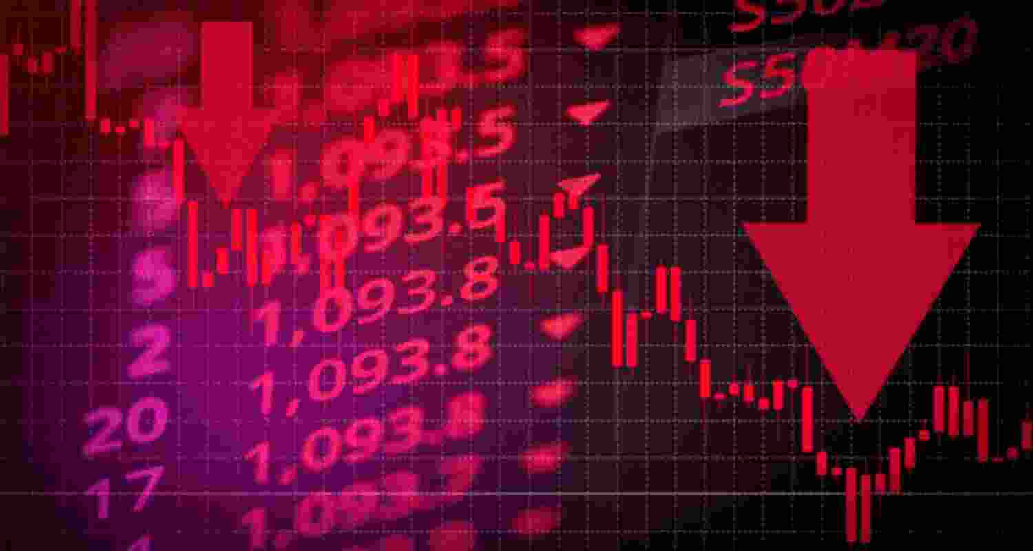 Sensex tanked 501 points on Friday as Axis Bank's Q1 earnings reported 3 pc dip Sensex tanked 501 points on Friday as Axis Bank's Q1 earnings reported 3 pc dip