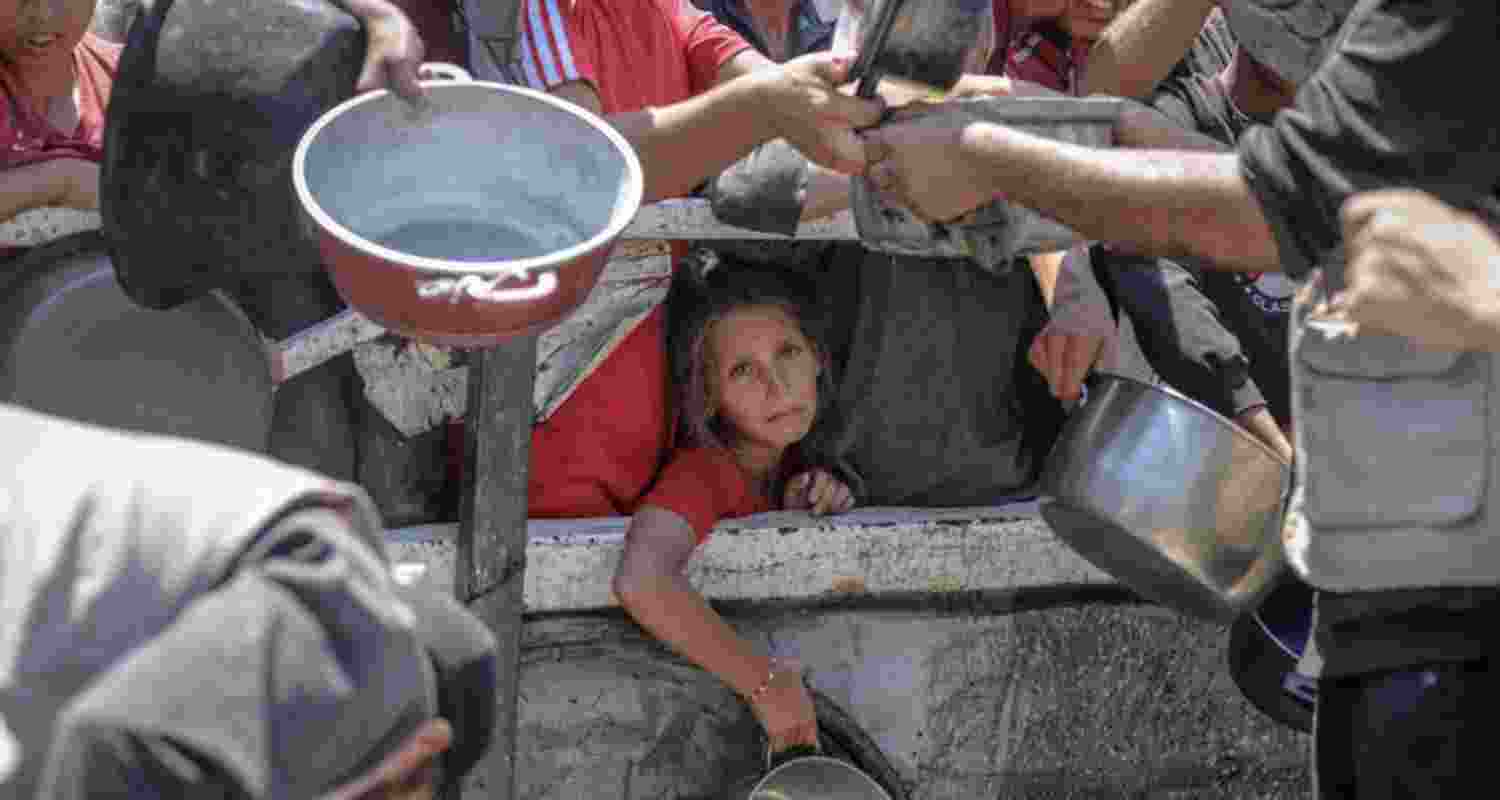 Israel airdropping food will do little to help starving Gazans, Philippe Lazzarini, head of the UN Palestinian refugee agency (UNRWA), has announced. Israel airdropping food will do little to help starving Gazans, Philippe Lazzarini, head of the UN Palestinian refugee agency (UNRWA), has announced.