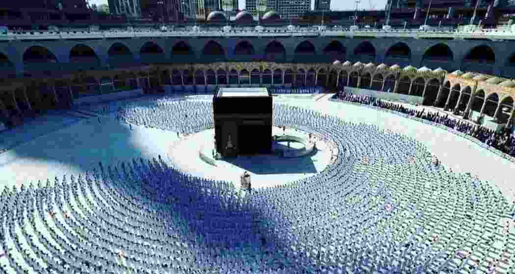 Muslim pilgrims performing their sacred rituals at Mecca, Saudi Arabia. (File photo) Muslim pilgrims performing their sacred rituals at Mecca, Saudi Arabia. (File photo)