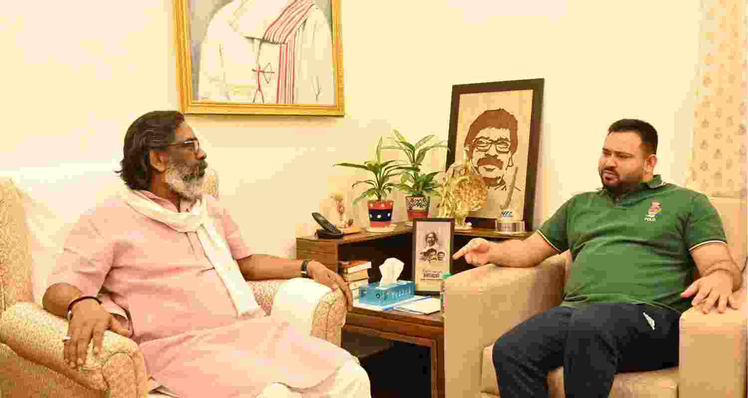 Hemant Soren and Tejashwi Yadav met to discuss on the terms of disagreement in the seat sharing formula. Hemant Soren and Tejashwi Yadav met to discuss on the terms of disagreement in the seat sharing formula.