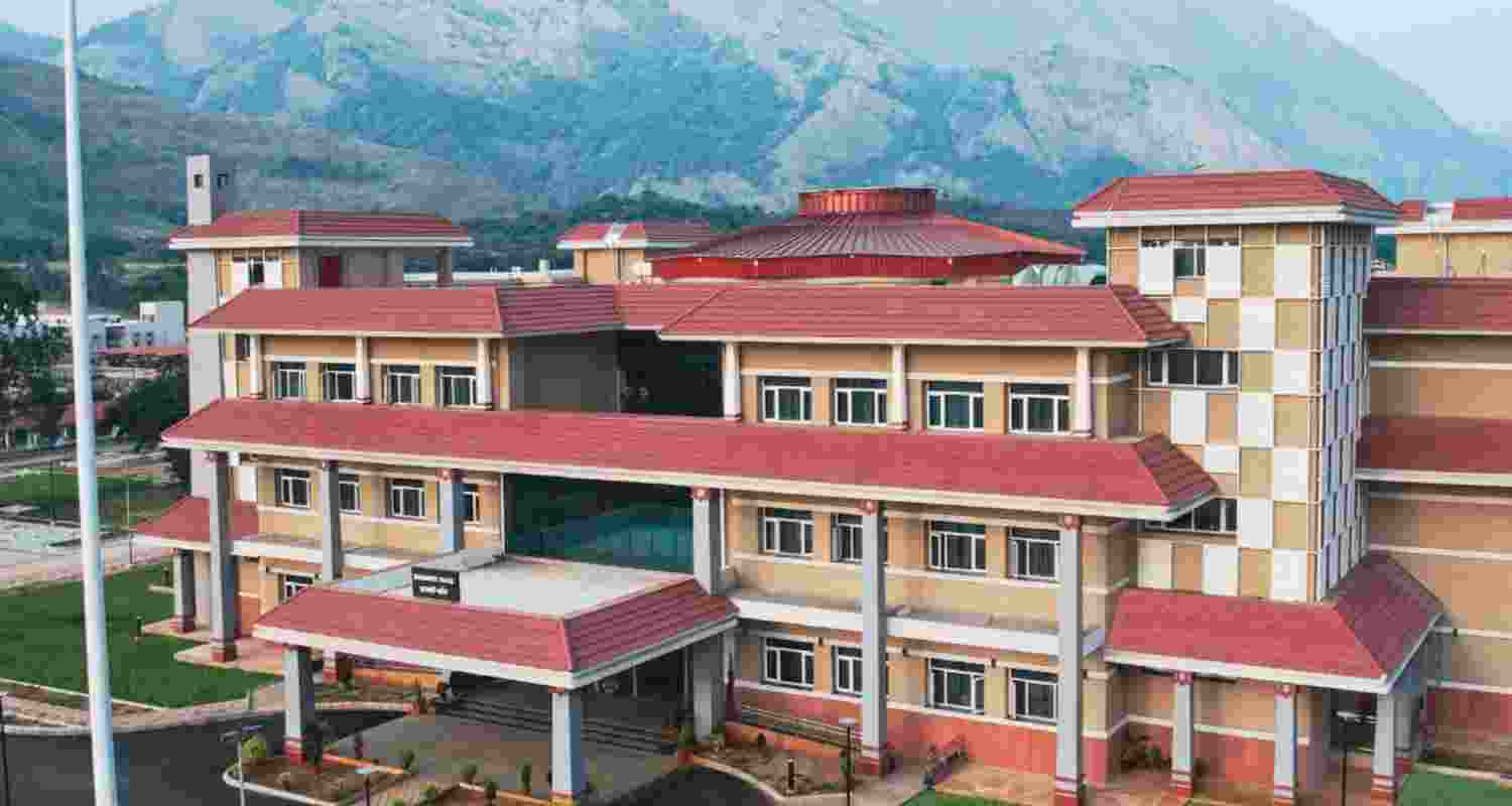 Fourth-year student at Indian Institute of Technology Palakkad injured after being attacked by unidentified assailant on campus; students protest security lapses. Fourth-year student at Indian Institute of Technology Palakkad injured after being attacked by unidentified assailant on campus; students protest security lapses.