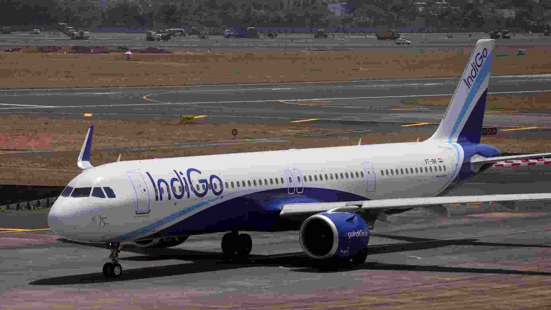 Drunk passenger 'misbehaves' with crew on IndiGo Delhi-Kolkata flight, handed over to security. Drunk passenger 'misbehaves' with crew on IndiGo Delhi-Kolkata flight, handed over to security.