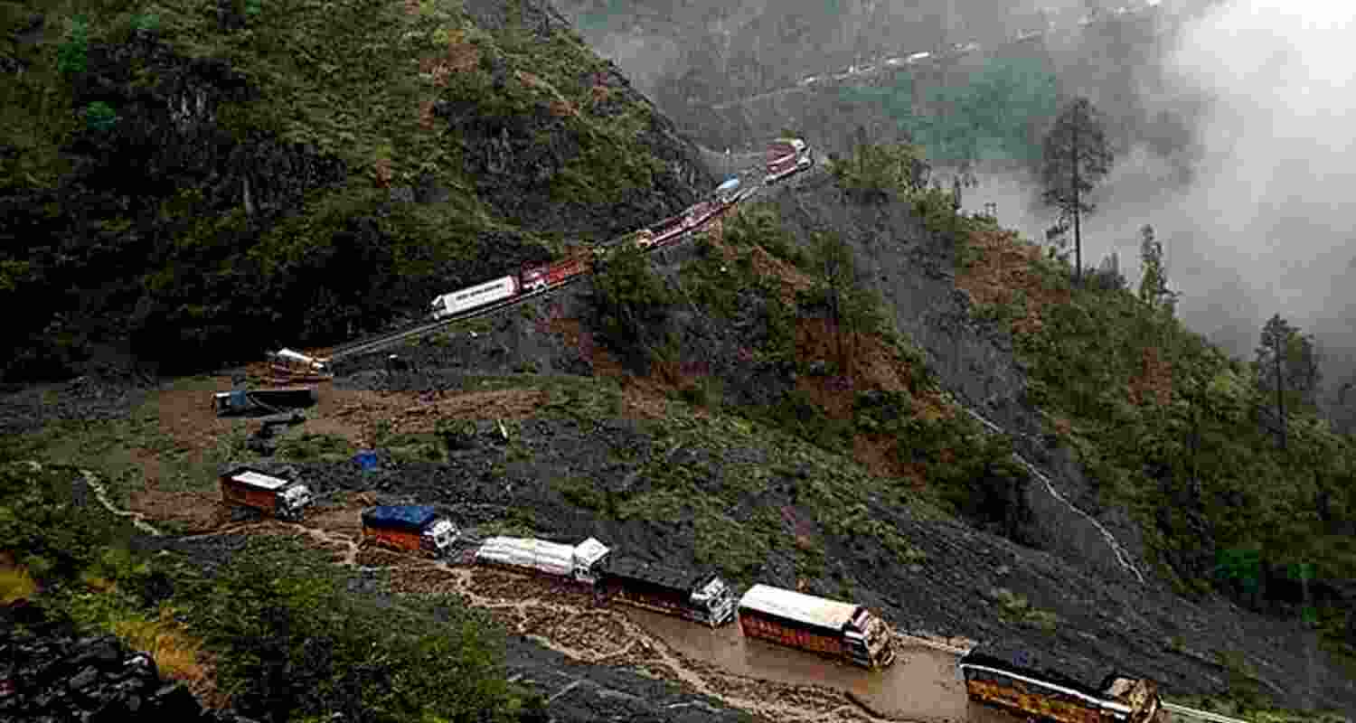 Jammu-Srinagar Highway open one way for LMVs. Jammu-Srinagar Highway open one way for LMVs.