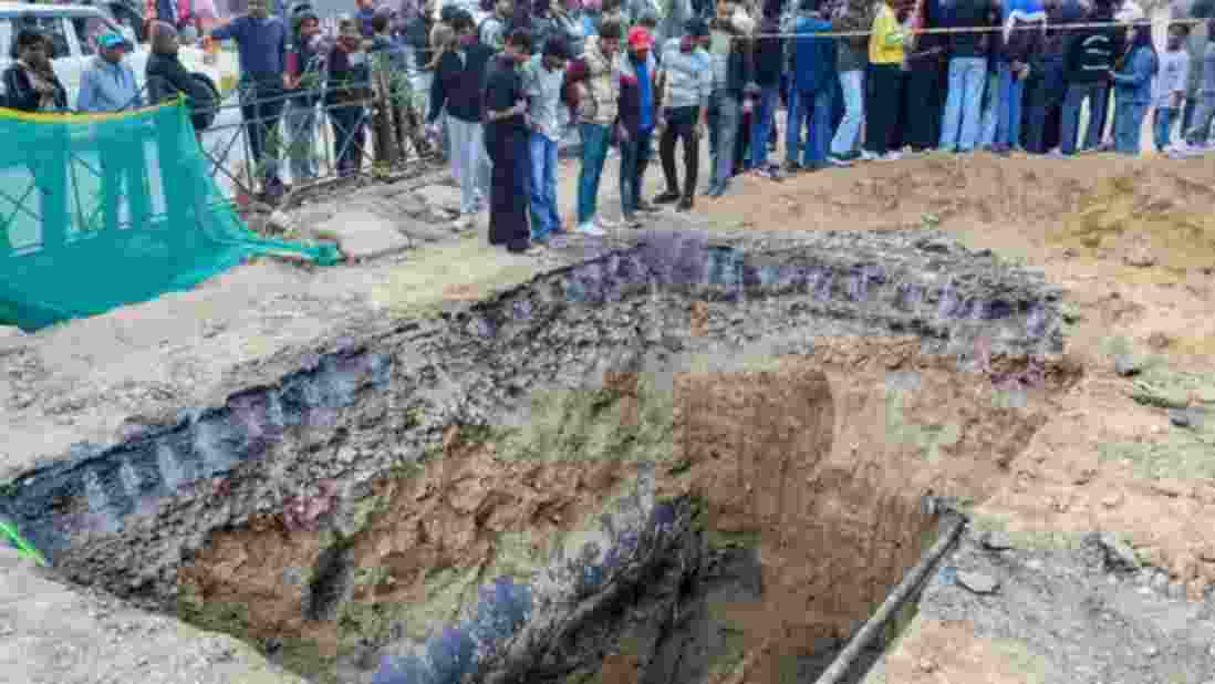 Delhi biker death: Non-bailable warrants against 2 contractors Delhi biker death: Non-bailable warrants against 2 contractors