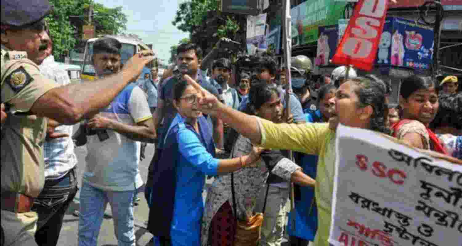 SSC scam: Protesters move HC, Kolkata police deny lathi-charge SSC scam: Protesters move HC, Kolkata police deny lathi-charge