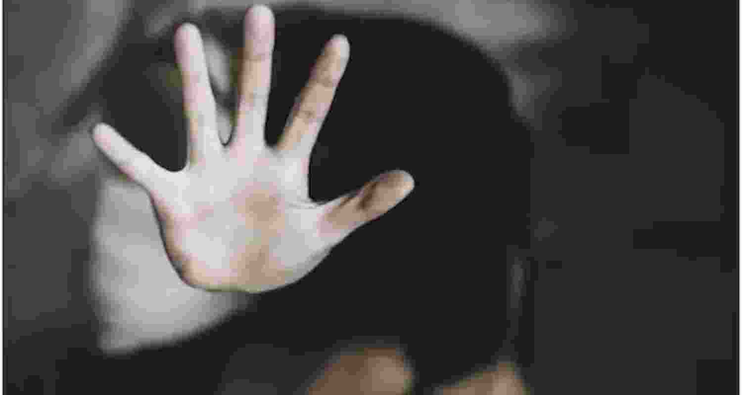 Man rapes minor, records act; seven arrested in K'taka Man rapes minor, records act; seven arrested in K'taka
