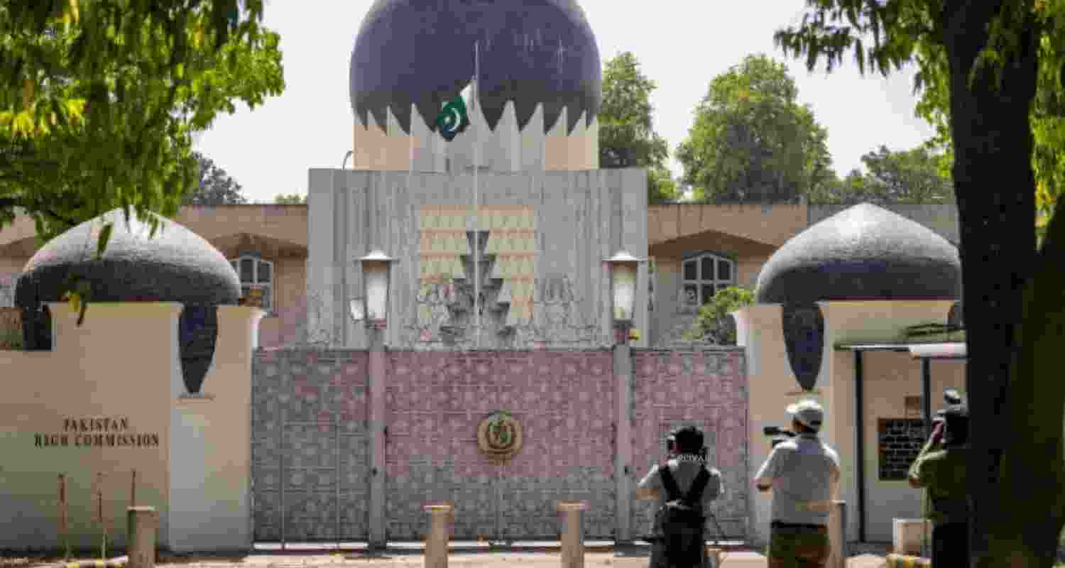 India expels Pak diplomat, asked to leave country within 24 hrs India expels Pak diplomat, asked to leave country within 24 hrs