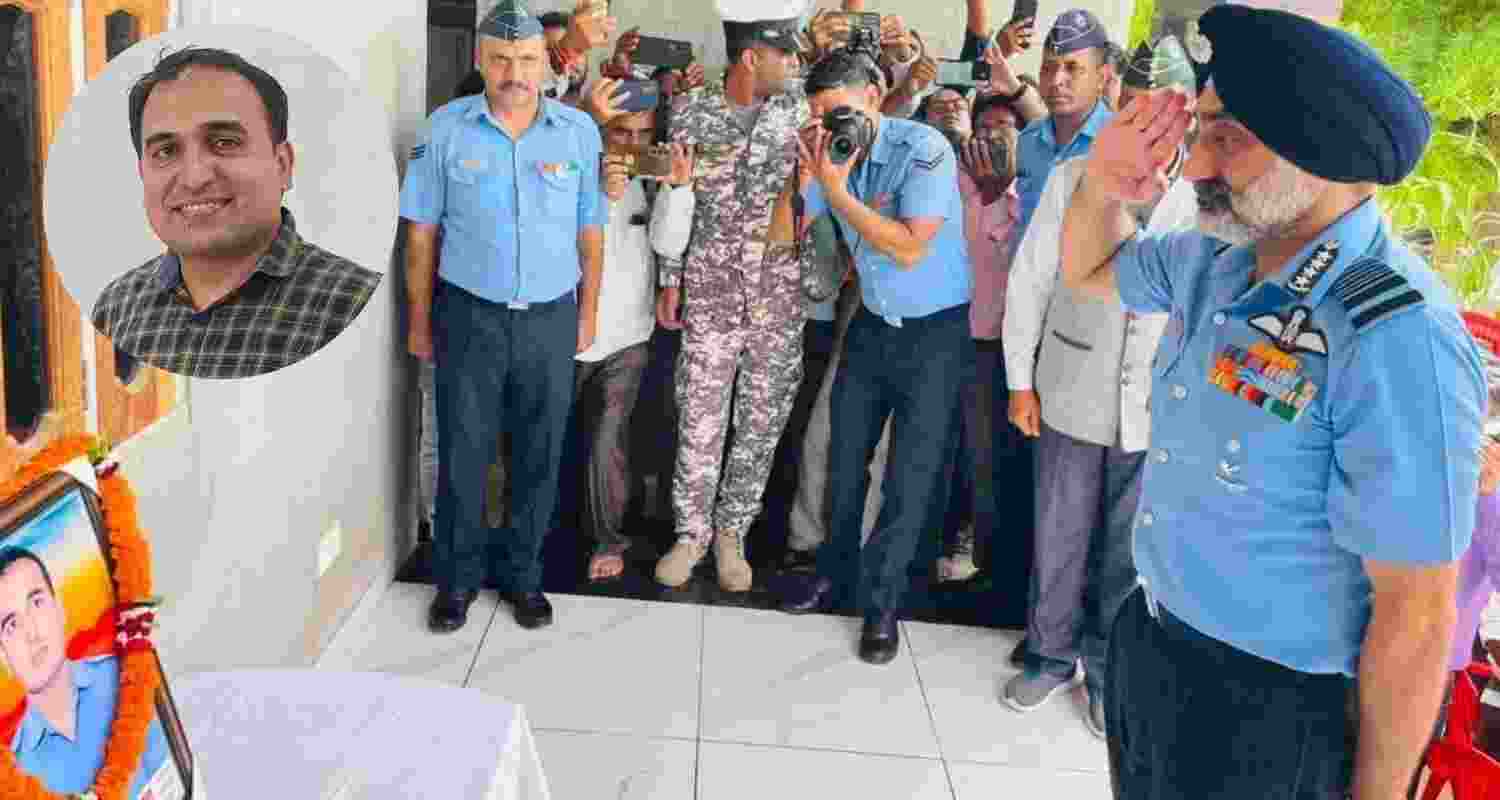 IAF Chief A P Singh paid tribute to Sgt Moga. IAF Chief A P Singh paid tribute to Sgt Moga.