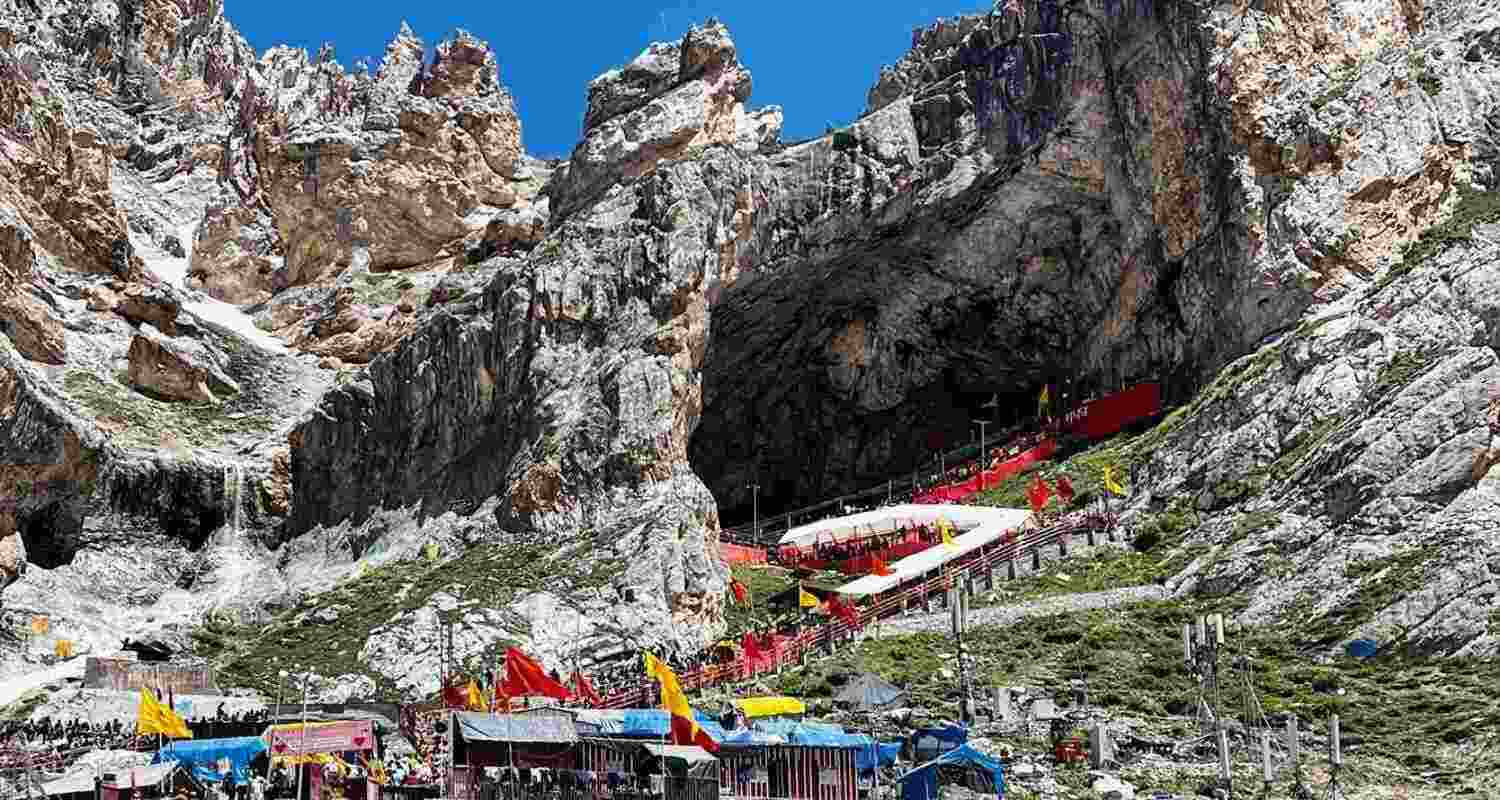 Over 2 lakh pay obeisance at Amarnath in 11 days. Over 2 lakh pay obeisance at Amarnath in 11 days.