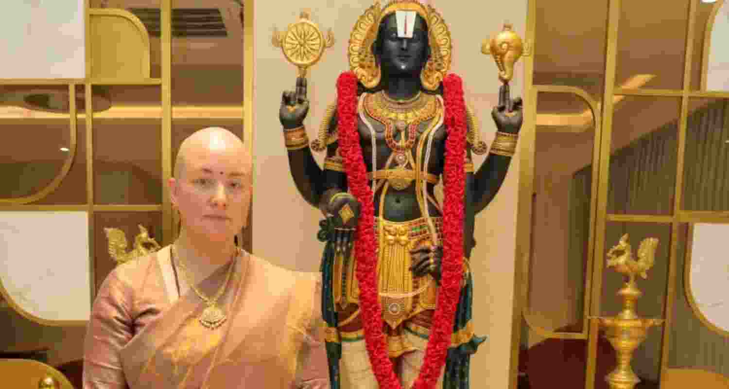 Pawan Kalyan's wife performs head-tonsuring at Tirumala Pawan Kalyan's wife performs head-tonsuring at Tirumala