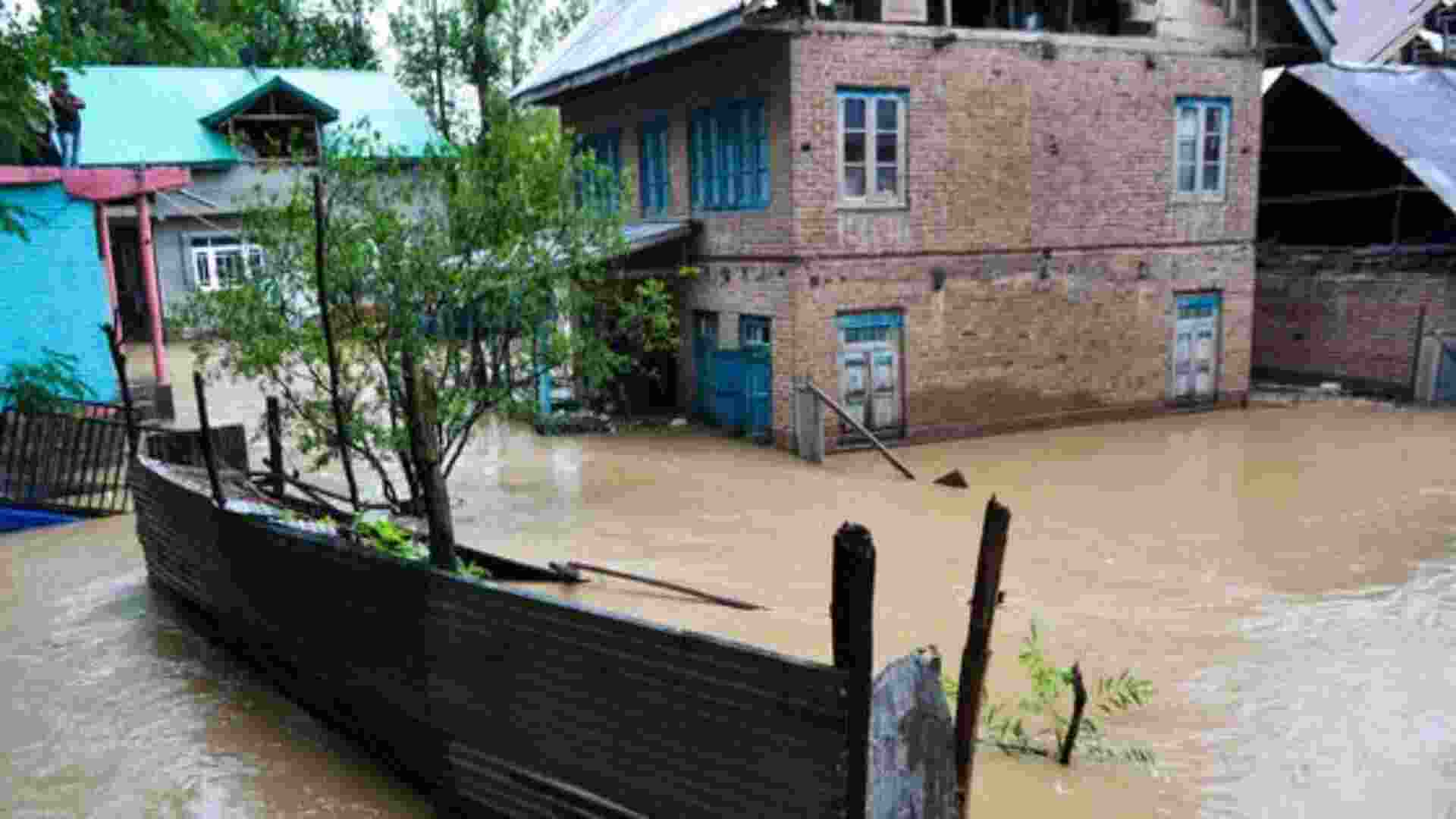 HC cracks down on J&K govt over flood crisis, summons top brass HC cracks down on J&K govt over flood crisis, summons top brass
