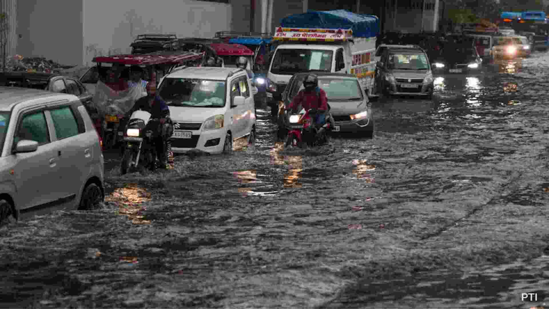 Commuters wade through water on submerged Delhi roads Commuters wade through water on submerged Delhi roads