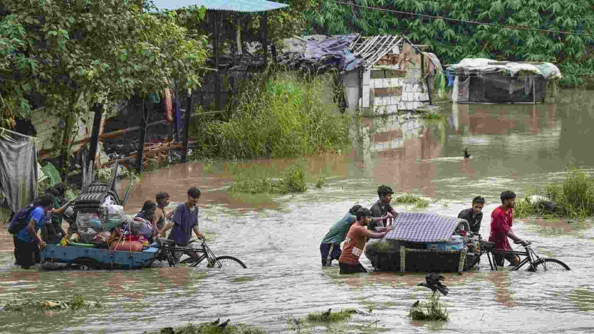 Govt activates 'flood plan' as Yamuna breaches evacuation mark Govt activates 'flood plan' as Yamuna breaches evacuation mark