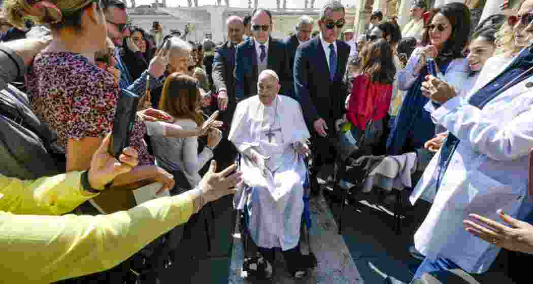 Pope Francis appears in public at the Vatican on April 6 (local time), his first outing since being discharged from hospital following a serious bout of pneumonia that left him in critical condition. Pope Francis appears in public at the Vatican on April 6 (local time), his first outing since being discharged from hospital following a serious bout of pneumonia that left him in critical condition.