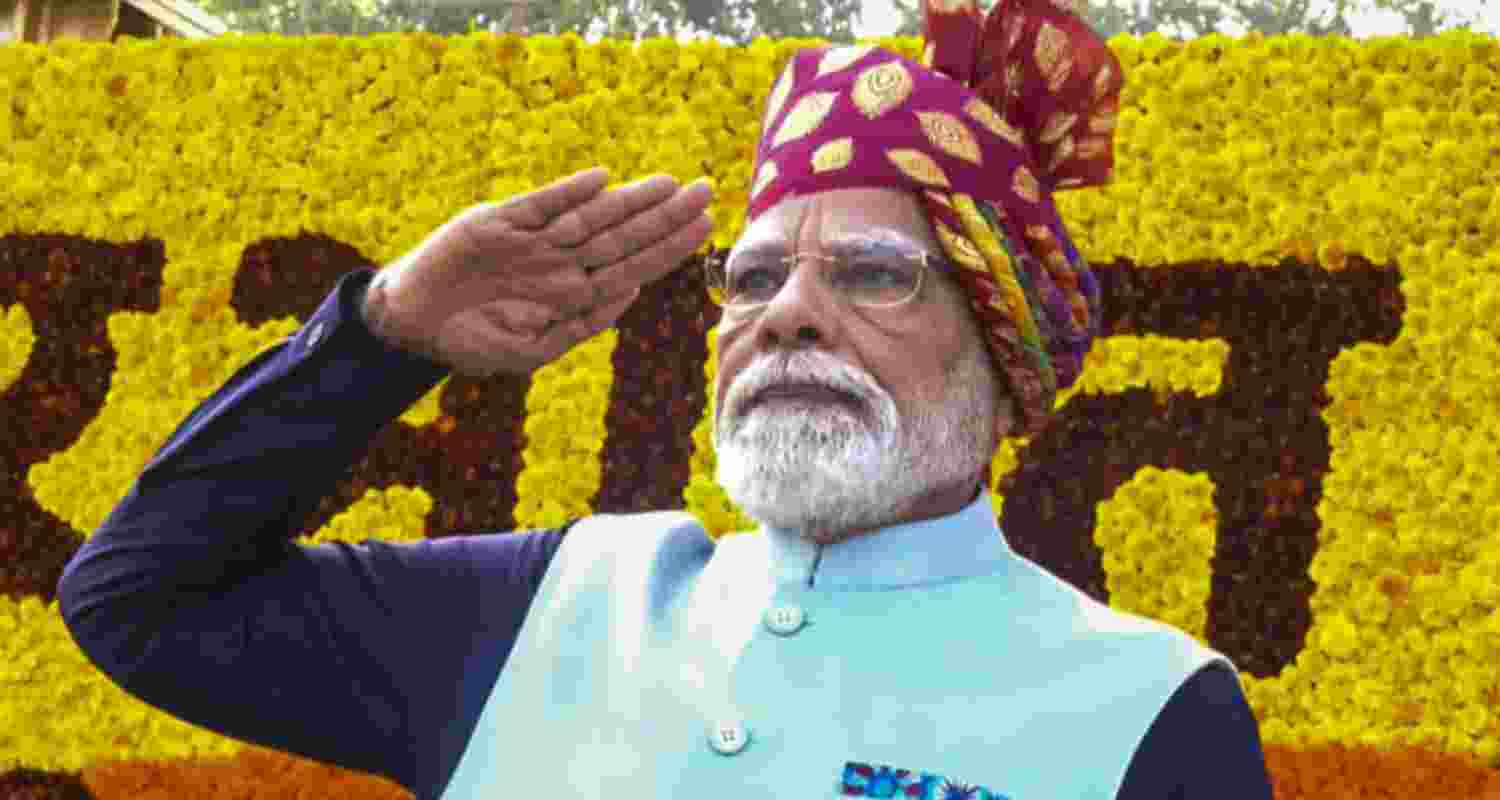 PM Modi's turban with golden motifs steals show at Kartavya Path PM Modi's turban with golden motifs steals show at Kartavya Path
