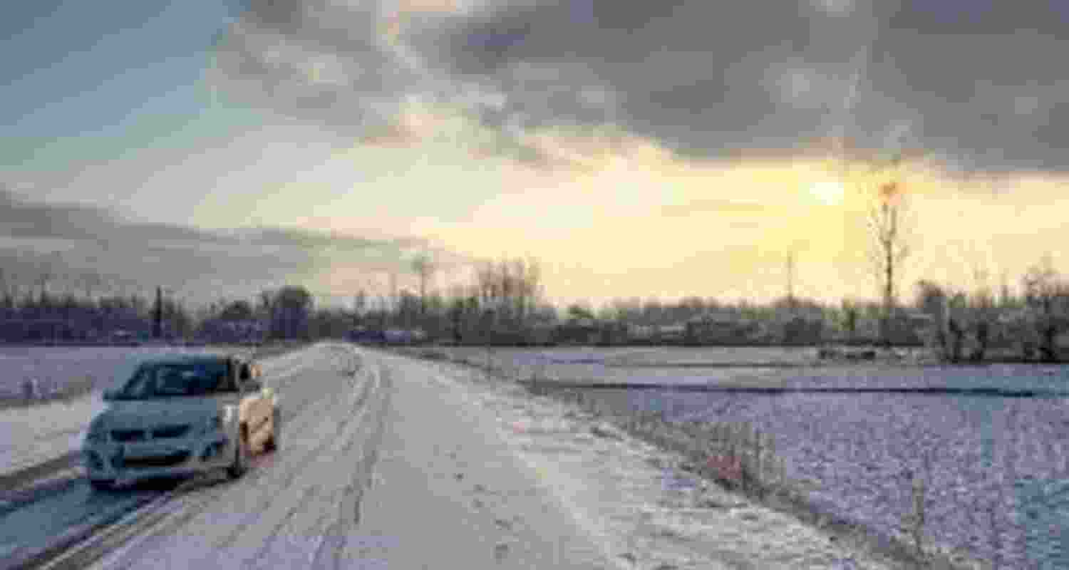 Five engineers suspended in J&K over delay in snow clearance ops Five engineers suspended in J&K over delay in snow clearance ops