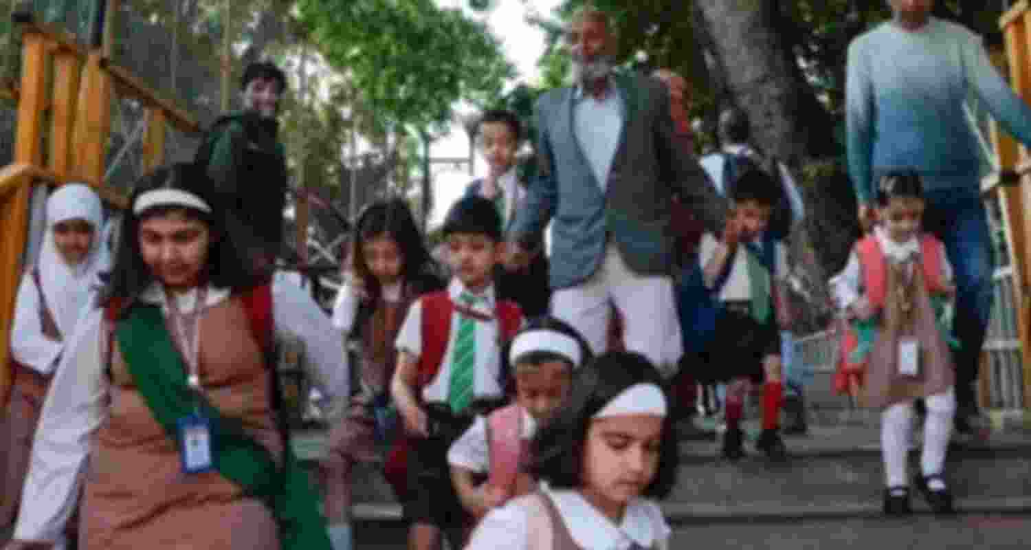 Kashmir schools to reopen on Monday after one week Kashmir schools to reopen on Monday after one week