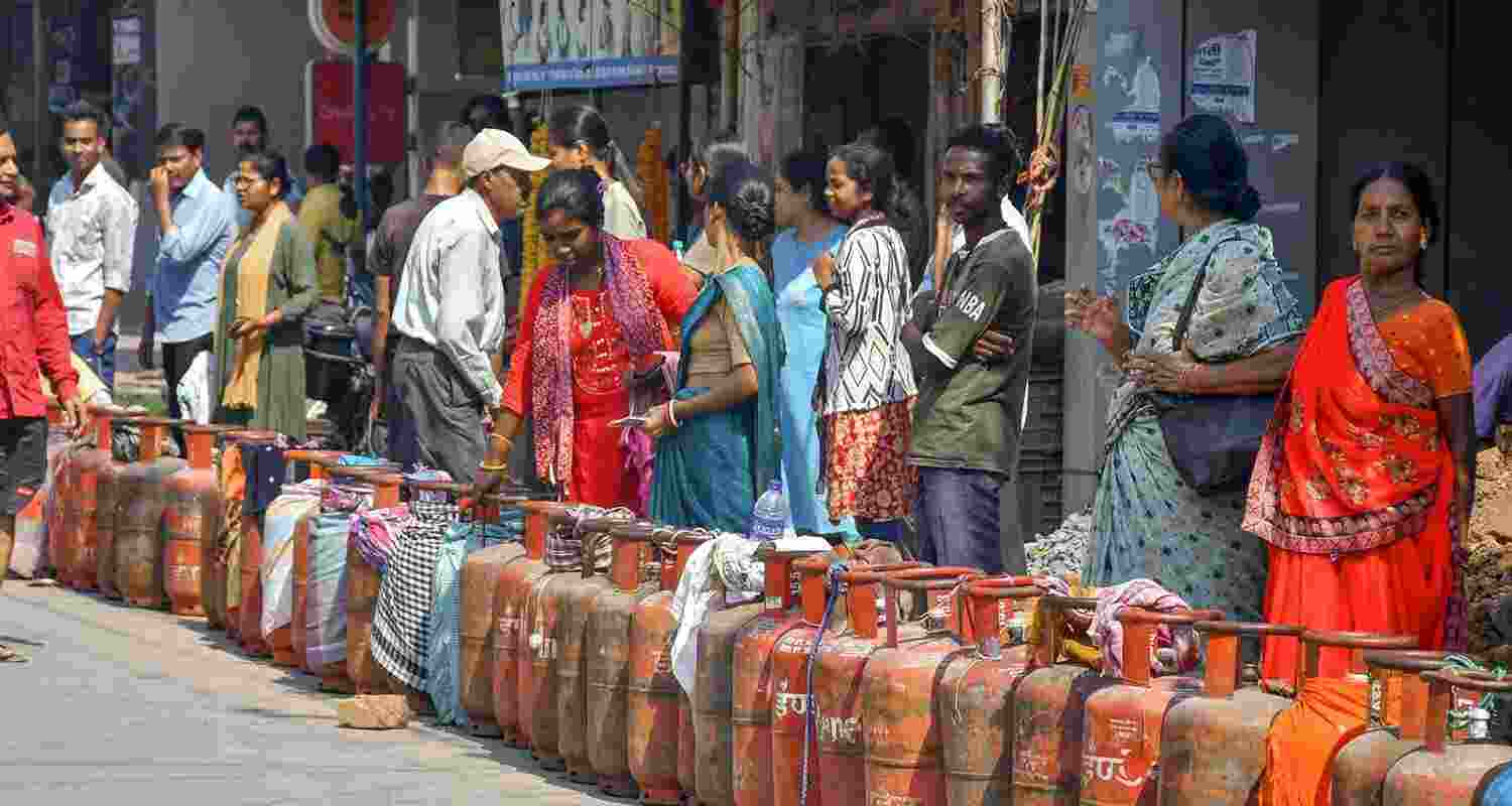 No address proof: Centre eases LPG access for migrants, students No address proof: Centre eases LPG access for migrants, students