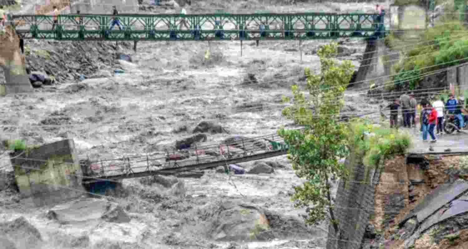 400 roads shut in Himachal following rain 400 roads shut in Himachal following rain