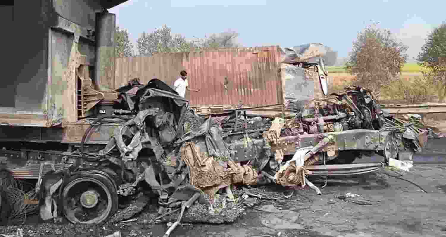 Two men, including a truck driver, die in a fiery multi-vehicle crash on Nuh’s KMP Expressway amid dense fog Two men, including a truck driver, die in a fiery multi-vehicle crash on Nuh’s KMP Expressway amid dense fog