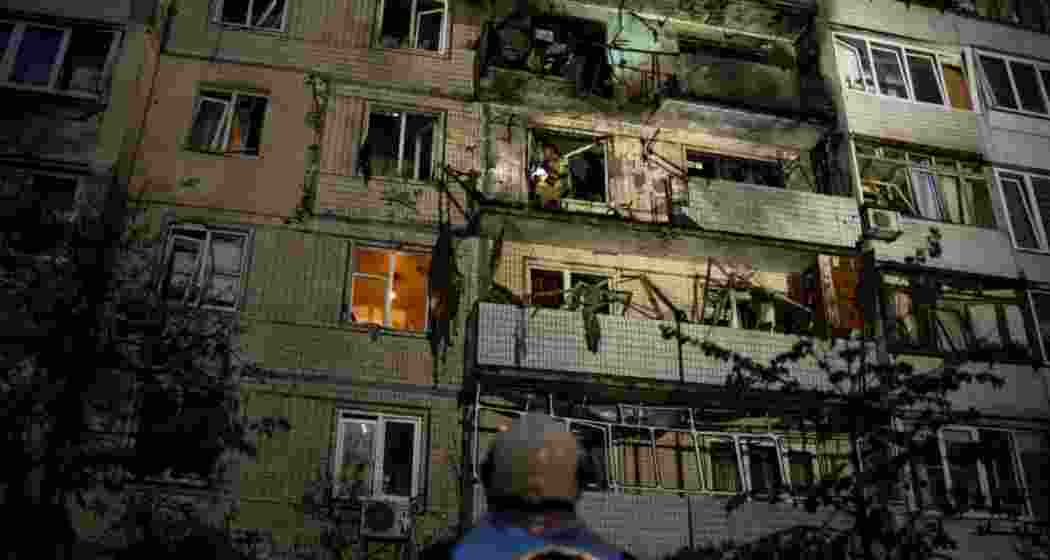 An emergency worker directs colleagues at the scene of a residential building damaged during a Russian strike in Kyiv, Ukraine, on Saturday, 24 May 2025. An emergency worker directs colleagues at the scene of a residential building damaged during a Russian strike in Kyiv, Ukraine, on Saturday, 24 May 2025.