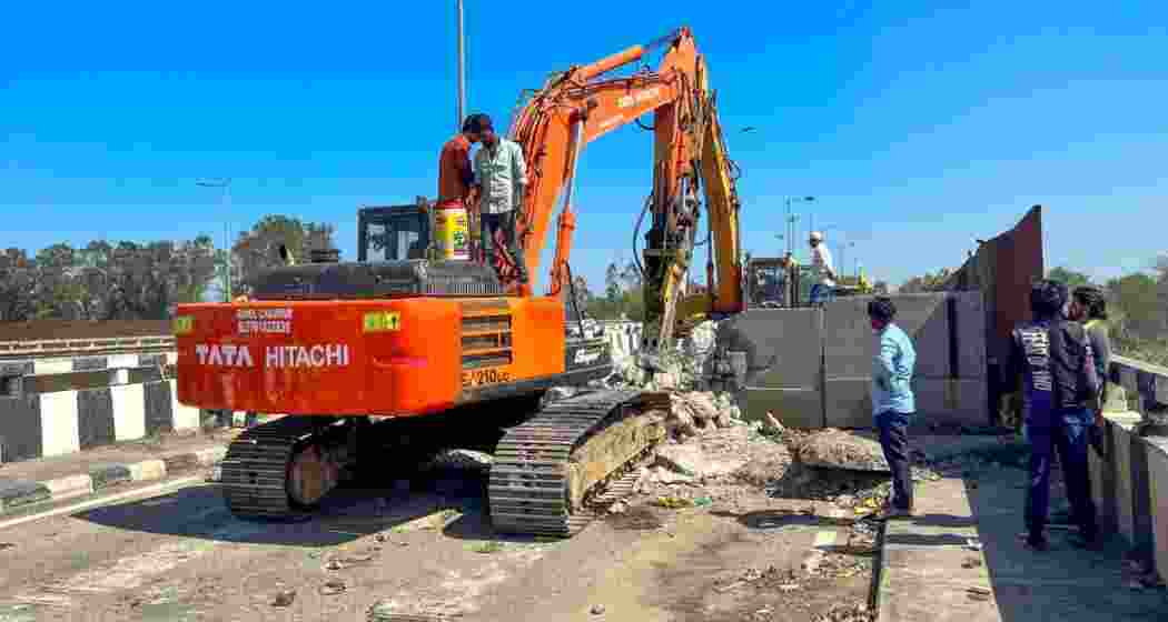 H'yana clears barricades at Shambhu, Khanauri; protests loom H'yana clears barricades at Shambhu, Khanauri; protests loom