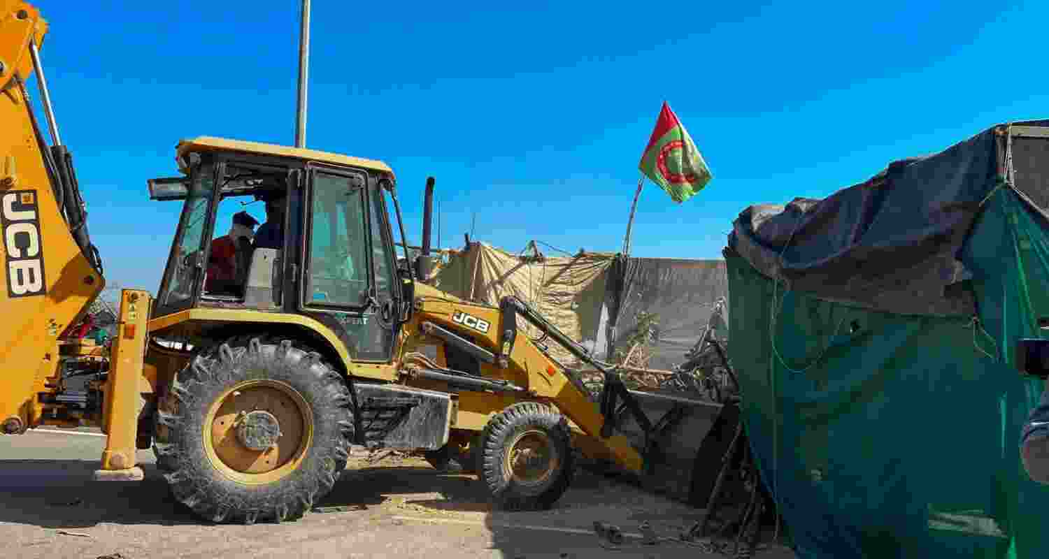 Traffic resumes at Shambhu border, Khanauri set to open Traffic resumes at Shambhu border, Khanauri set to open