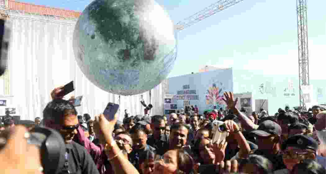 Participants, including enthusiastic students, take a selfie with Assam Chief Minister Himanta Biswa Sarma during the India International Science Festival 2024 at IIT Guwahati. Participants, including enthusiastic students, take a selfie with Assam Chief Minister Himanta Biswa Sarma during the India International Science Festival 2024 at IIT Guwahati.