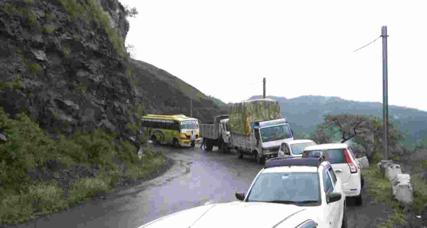 Shimla–Karsog Highway shut; locals, tourists stranded. Shimla–Karsog Highway shut; locals, tourists stranded.
